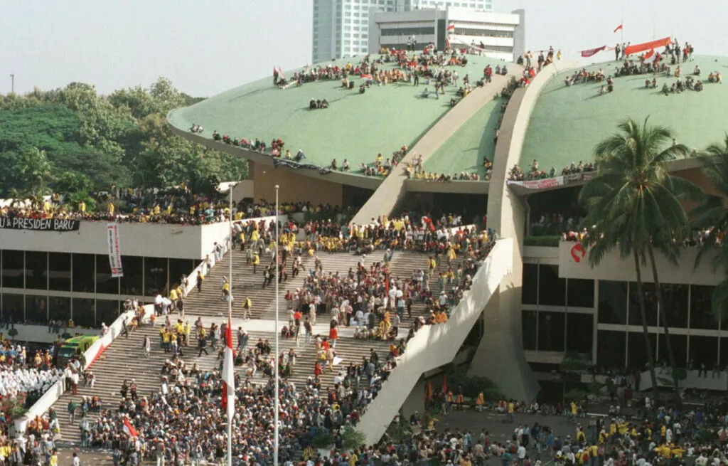 Reformasi Hukum Mimpi atau Nyata: Panduan Lengkap untuk Gen Z Indonesia 2025