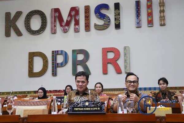 KUHAP Baru 2025: Praperadilan Diperluas & Upaya Paksa Naik Jadi 9 – Reformasi Sistem Hukum Indonesia!