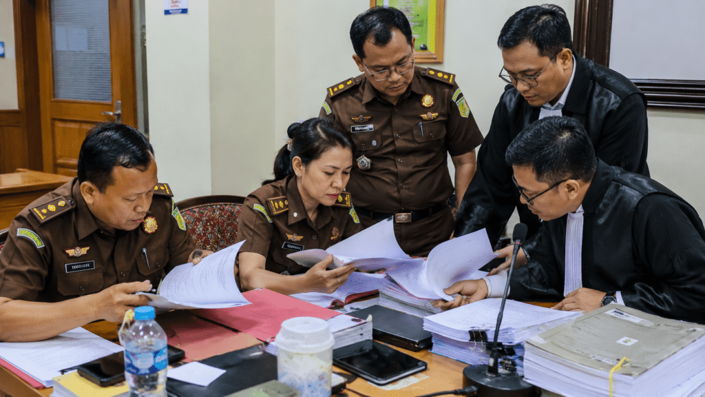 Pasal 160 KUHP: Siapapun Bisa Dijerat Saat Demo, Ini yang Harus Kamu Tahu 11 Pasal 160 KUHP: Siapapun Bisa Dijerat Saat Demo, Ini yang Harus Kamu Tahu